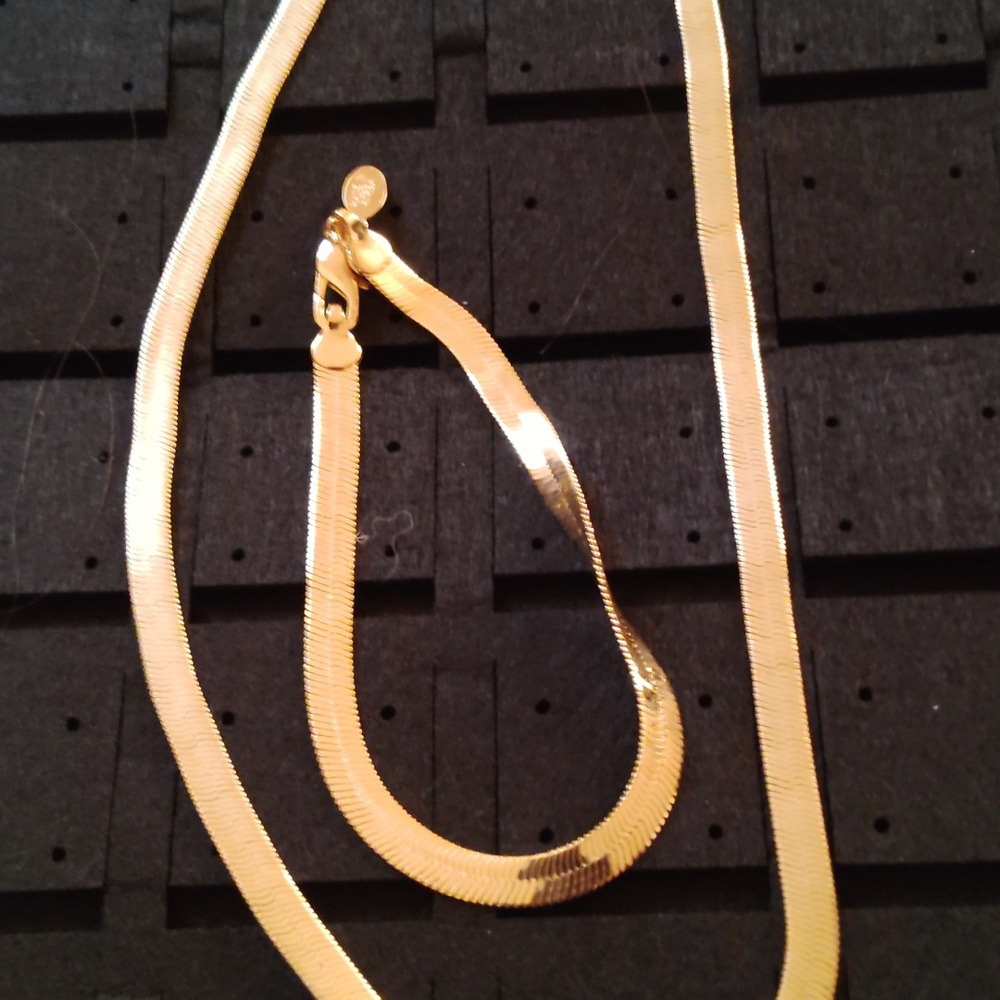 Gold necklace bracelet